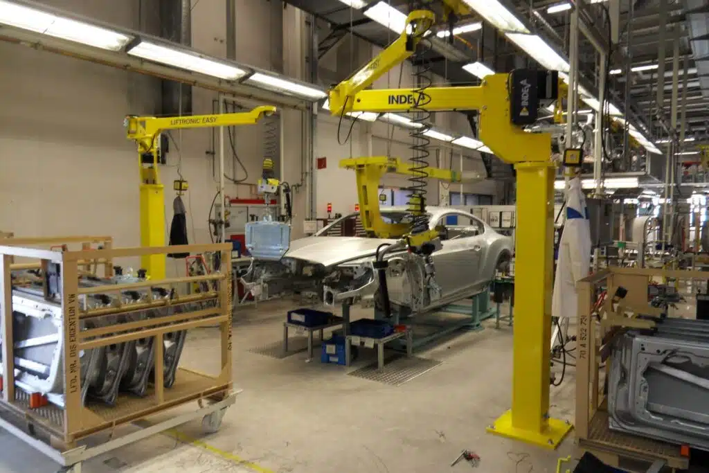 Indeva Liftronic manipulator in een industriële omgeving